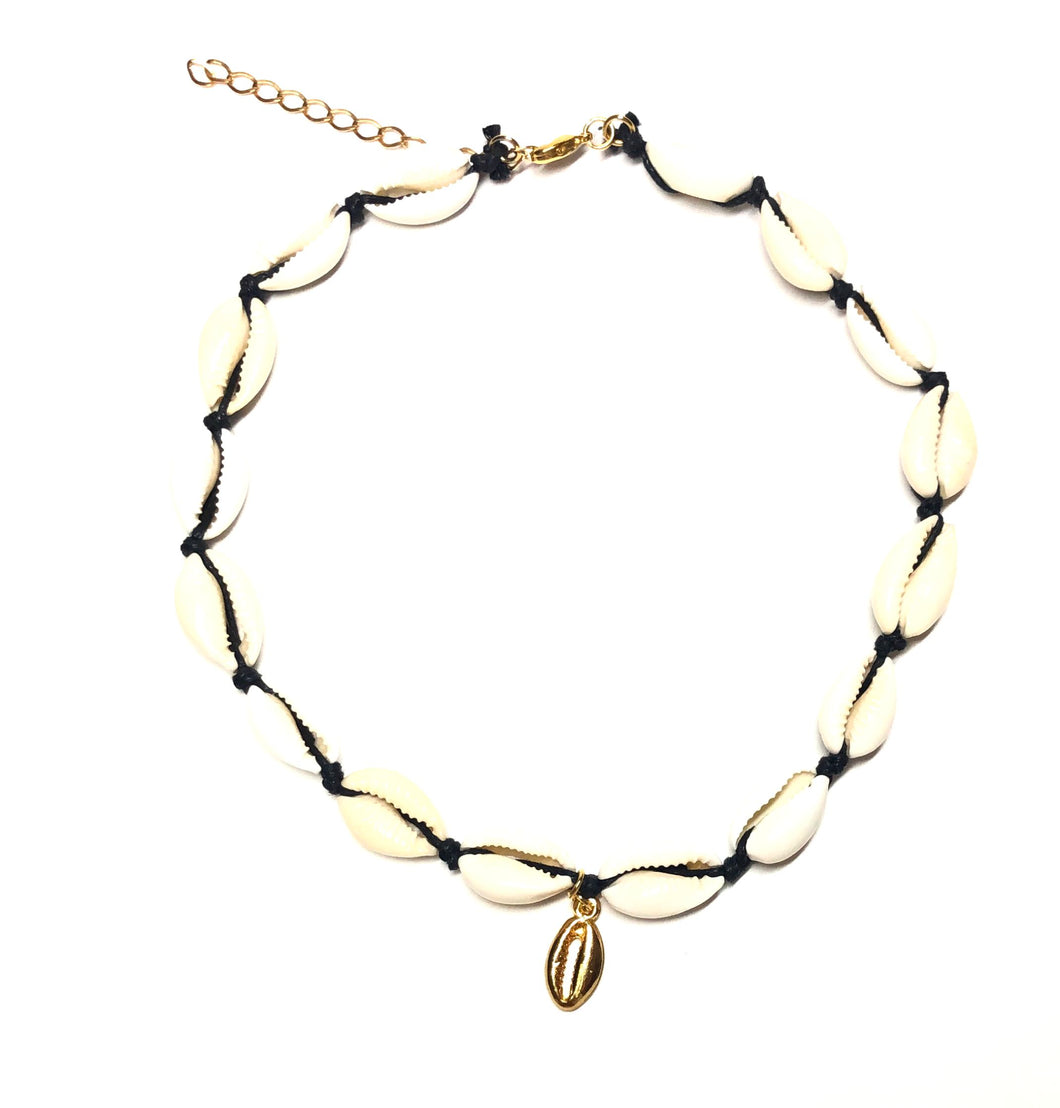 Sea shells with seashell charm black