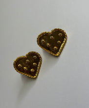 Load image into Gallery viewer, Heart earring
