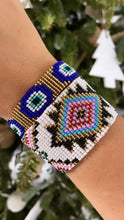 Load image into Gallery viewer, Circle eyes mostacilla bracelet
