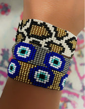 Load image into Gallery viewer, Circle eyes mostacilla bracelet
